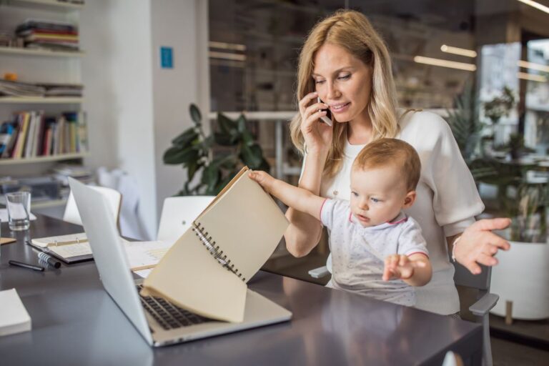 A maternidade e o empreendedorismo: como conciliar e superar os desafios de ser mãe e empreendedora