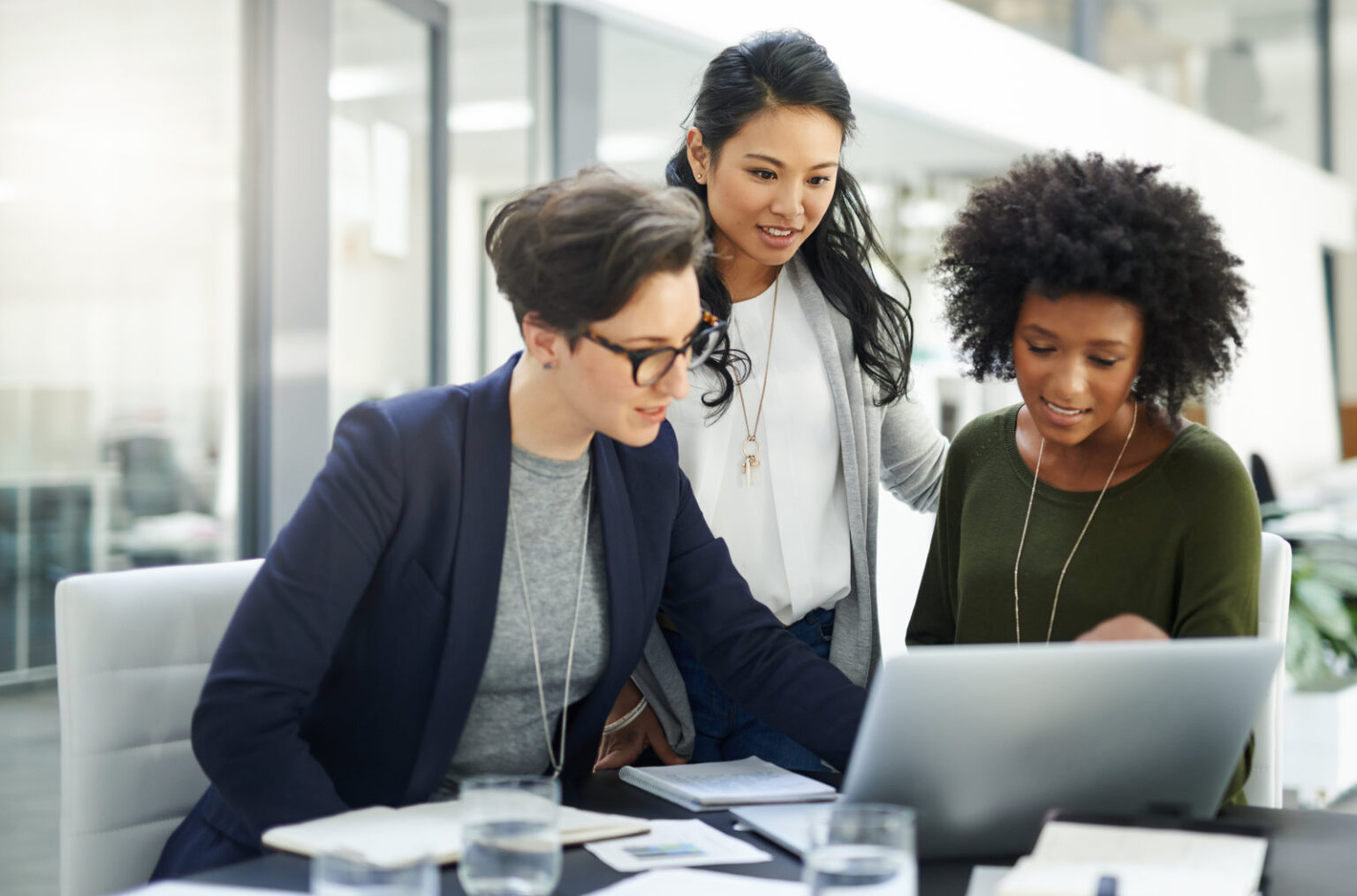 Aprenda a montar um plano de marketing digital estratégico e eficiente, feito para mulheres empreendedoras crescerem com consistência.