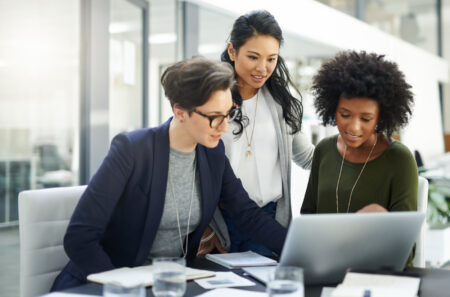 Aprenda a montar um plano de marketing digital estratégico e eficiente, feito para mulheres empreendedoras crescerem com consistência.